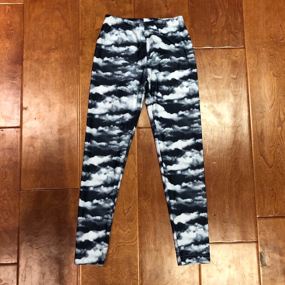 Cloud pattern leggings